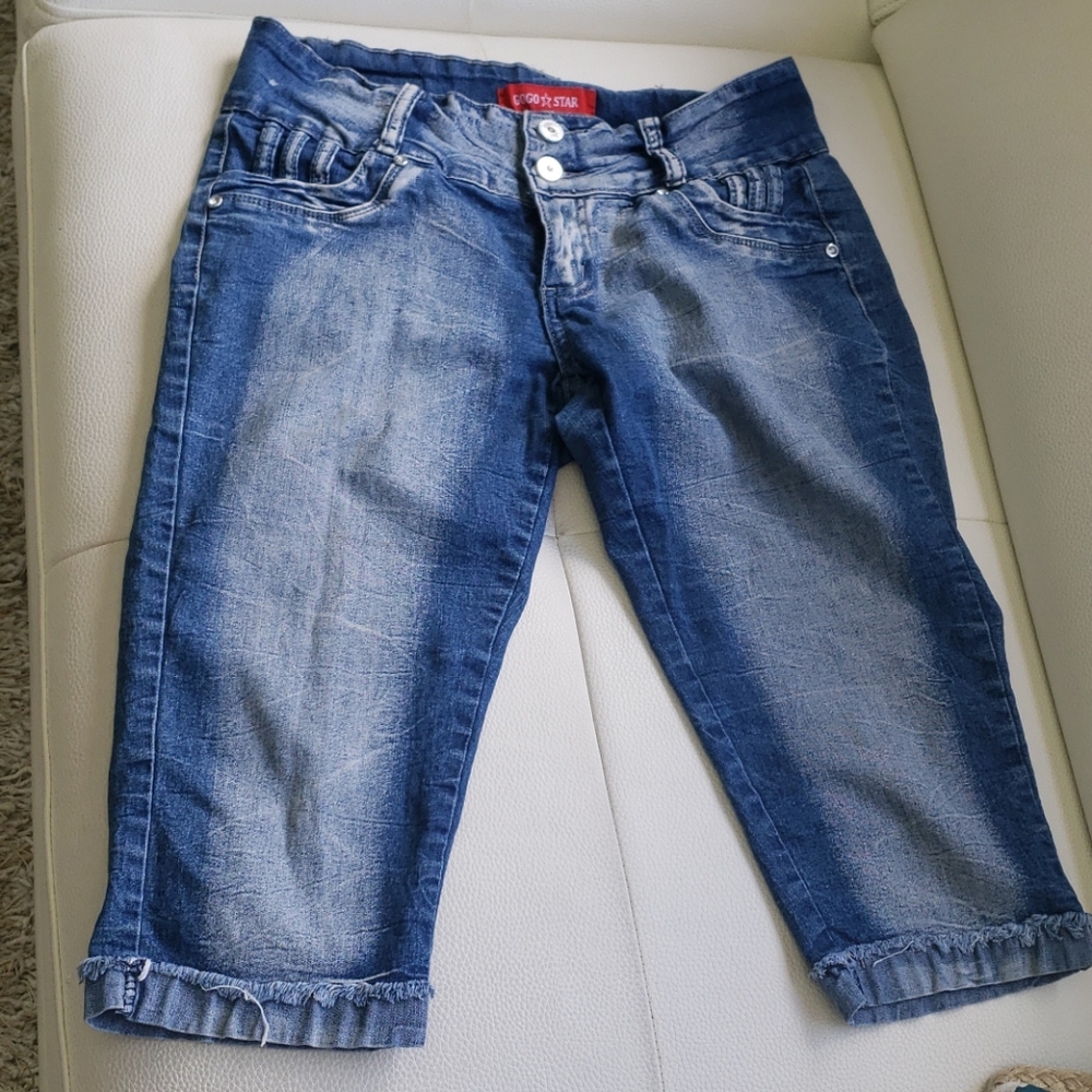 Gogo Star Jean capris w/ bling embellished Size 7